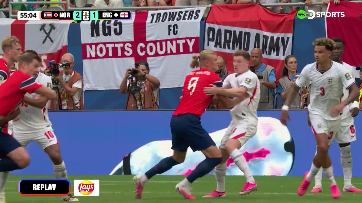 🇬🇧🇳🇴🚨 AH PERO EL QUE ROBA ES ARGENTINA: A Noruega le anularon un gol por un supuesto empujón de Haaland.