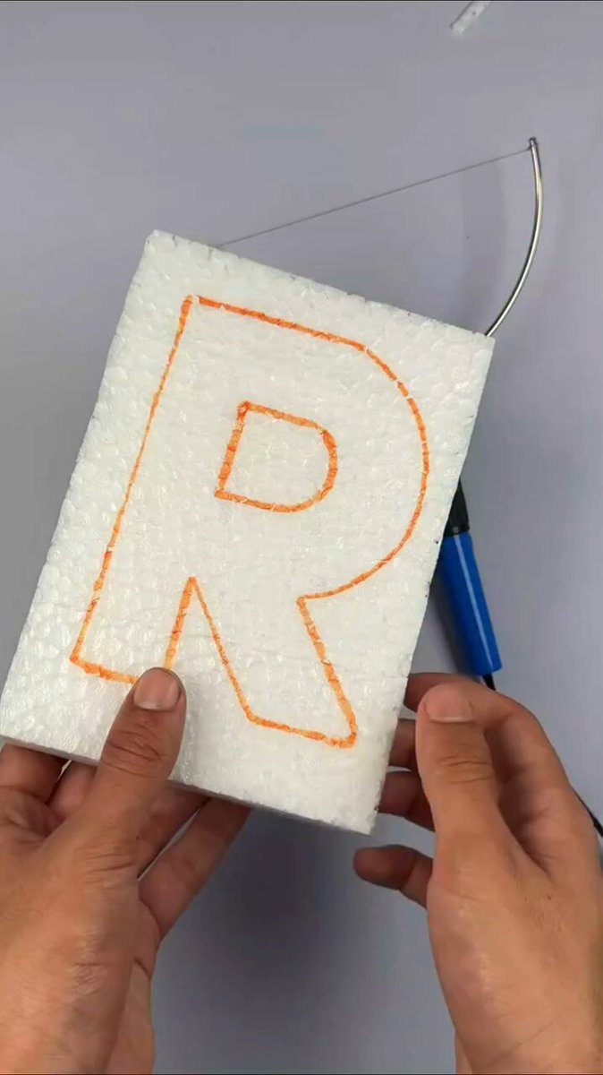 Cut the letter "R" ✂️