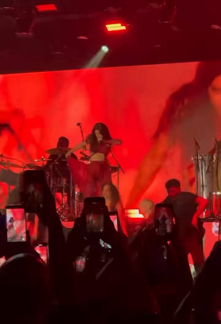 🚨 HIT! Anitta cantando sua NOVA música que estará presente na parte II do “EQUILIBRIVM”, no Village.