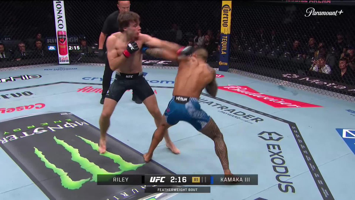 THE ENGLISH START OUT TONIGHT ON FIRE 🏴󠁧󠁢󠁥󠁮󠁧󠁿 Luke Riley gets the TKO in R1 after a barrage of punches! [ #UFC329 | LIVE ON @ParamountPlus ]