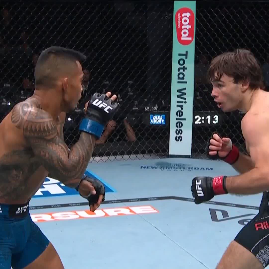 🟥 Luke Riley TKO ile galibiyeti aldı. Sizce hakem araya erken mi girdi? #UFC329