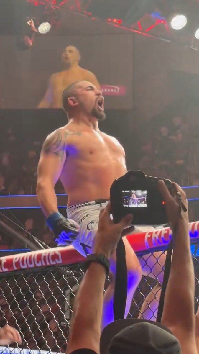Robert Whittaker smashes Nikita Krylov into a TKO to win his #UFC329 light heavyweight debut in front of his six kids โค๏ธ