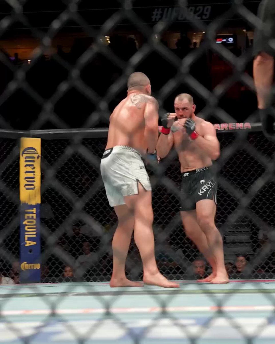 VINTAGE REAPER 😤 @RobWhittakerMMA gets the RD3 victory with a vicious TKO! [ #UFC329 is LIVE NOW on @ParamountPlus ]