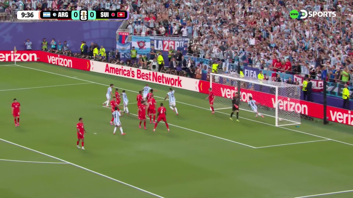 ¡GOOOOOL DE ARGENTINA! De cabeza, Alexis Mac Allister puso el 1-0 ante Suiza y sueñan con las semifinales de la Copa Mundial de la FIFA 2026™