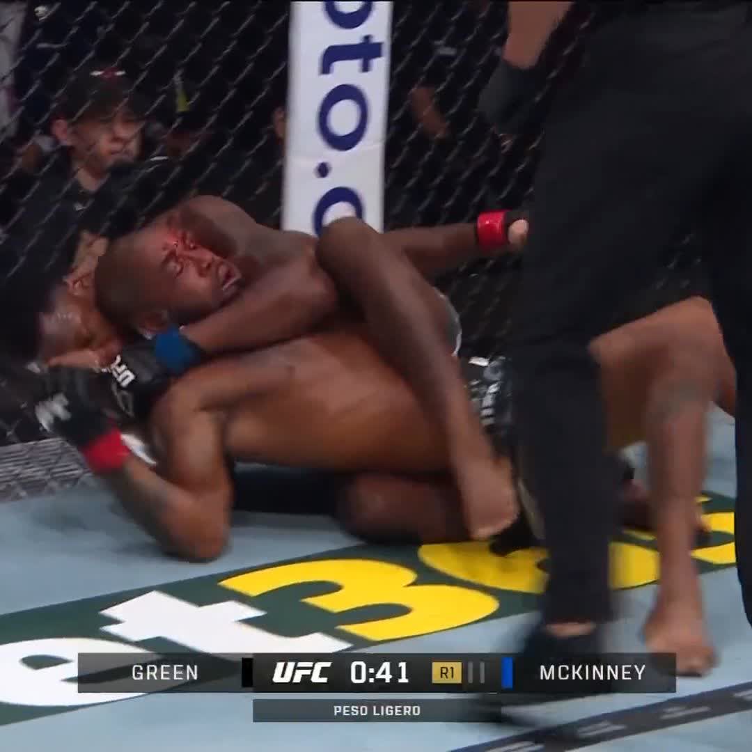 WOOOOW QUÉ REGRESO ‼️ Qué corazón ♥️ y qué aguante de King Green 😱 que termina la pelea a 1 segundo del final #UFC329 | Ver en vivo por Paramount+ Deportes