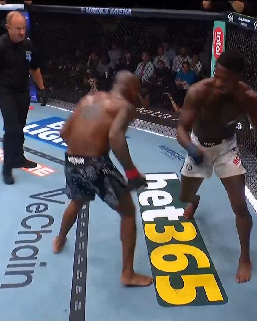 NEW DRIP, SAME KING 😳 Bobby King Green turns the tables and finds the late RD1 finish! [ #UFC329 is LIVE NOW on @ParamountPlus ]