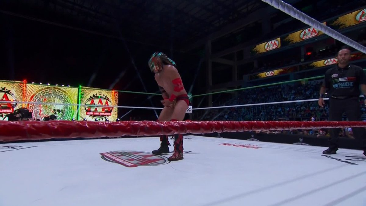 This match is CHAOS!! 🤯