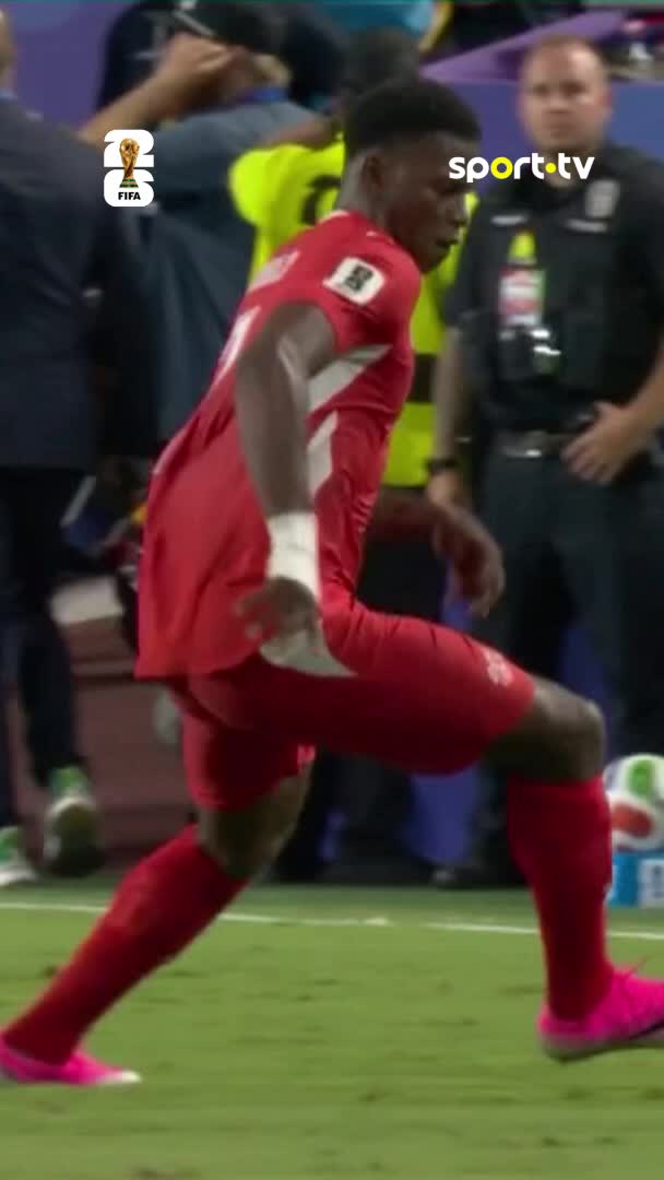 João Pinheiro foi chamado ao VAR para dar o segundo cartão amarelo e consequente cartão vermelho a Embolo por simulação 🟥 #sporttvportugal #MUNDIALnaSPORTTV #MundialFIFA2026 #Argentina #Suíça