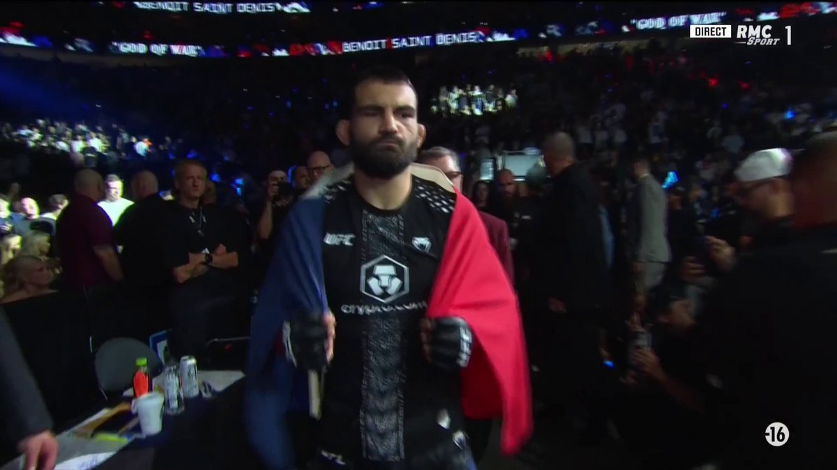 🇫🇷😲 L'entrée de Benoît Saint Denis sous les huées du public avant son combat contre Paddy Pimblett !