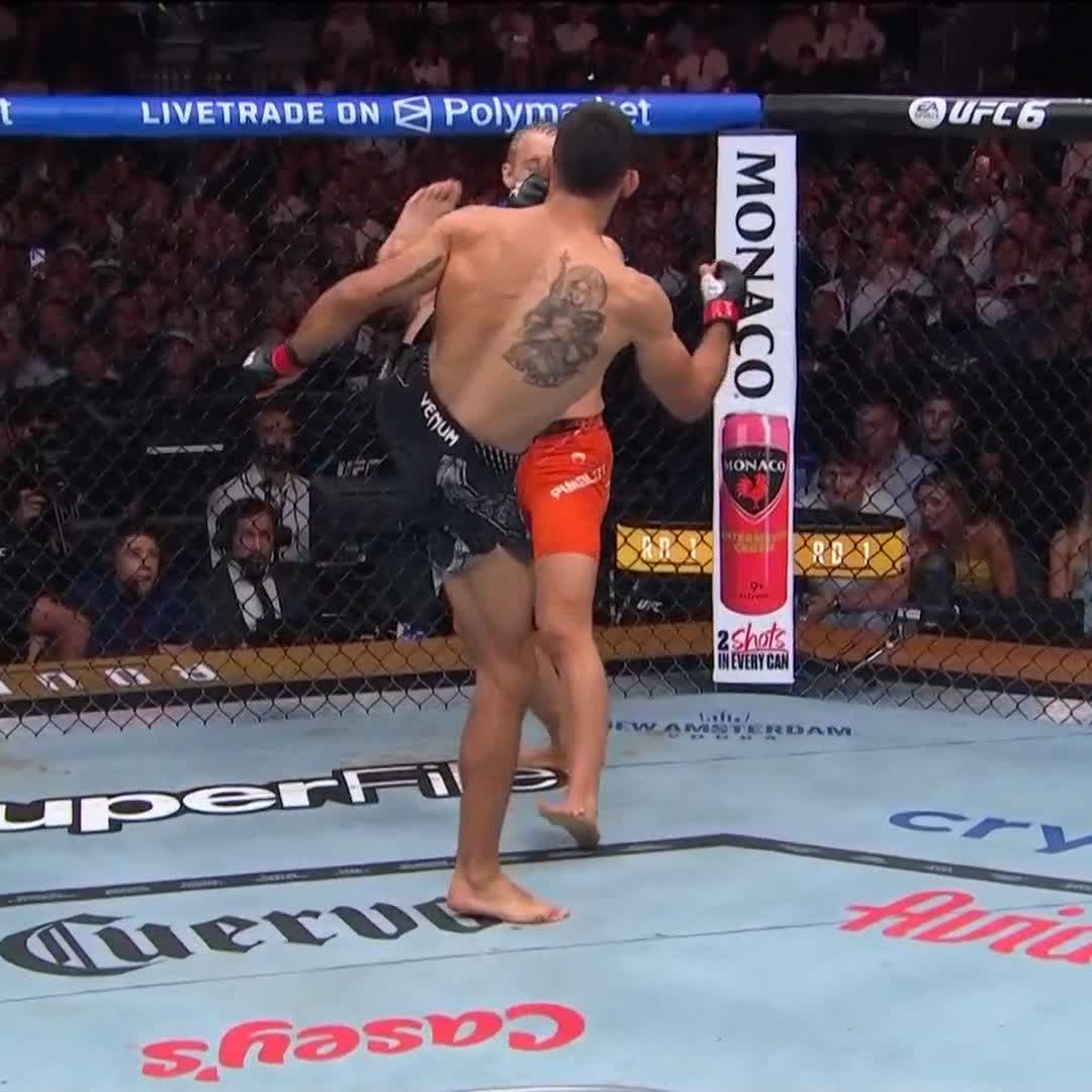 ESPECTACULAR SUMISIÓN🔥 Paddy Pimblett 🏴 prende la arena con una sumisión en menos de un minuto 🫡 #UFC329 | Ver en vivo por Paramount+ Deportes