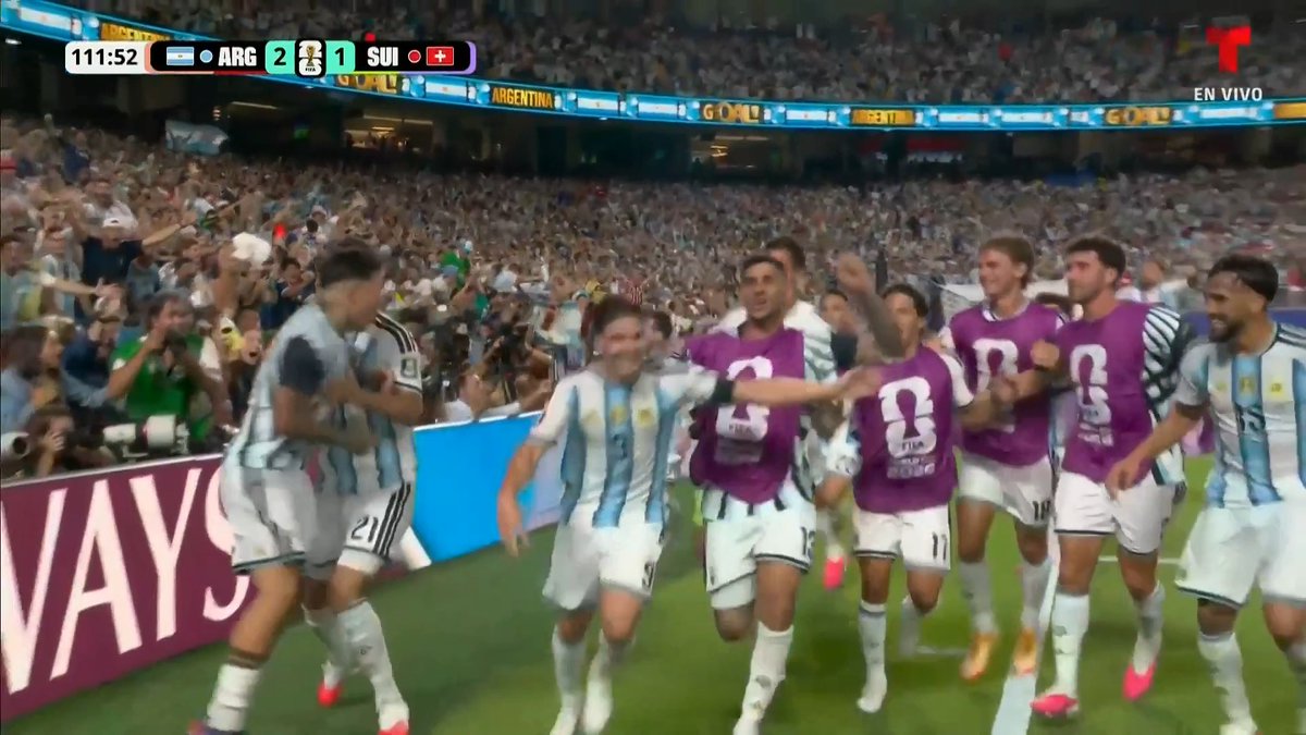 ¡APARECIÓ UNA 'ARAÑA' EN LAS REDES! Con un potente derechazo, Julián Álvarez la clavó en el ángulo y rompe el empate de Argentina.