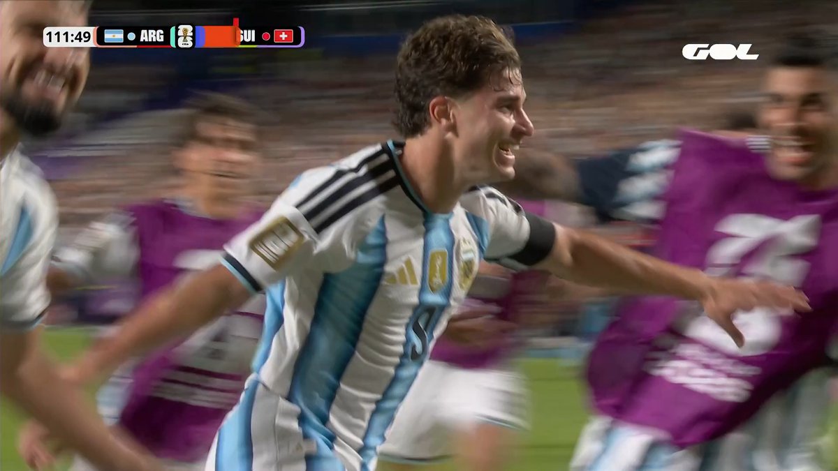 Cuando todo parecía perdido, Julián se saca esta delicia para el pase a semis 🕷️