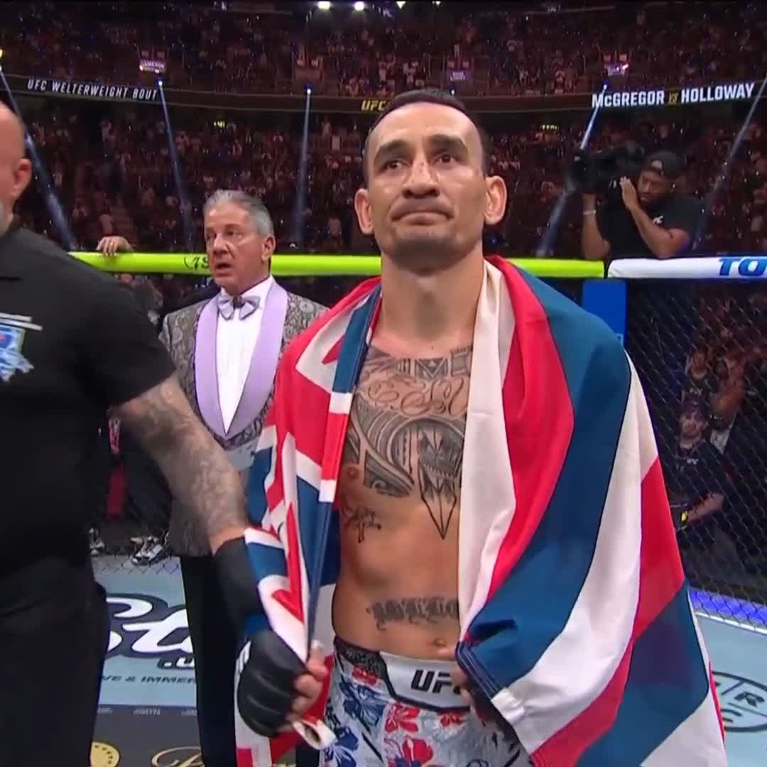 Oficial, con TKO Max Holloway 🇺🇸 gana después de una lesión en la pierna de Conor McGregor ☘️ #UFC329 | Ver en vivo por Paramount+ Deportes