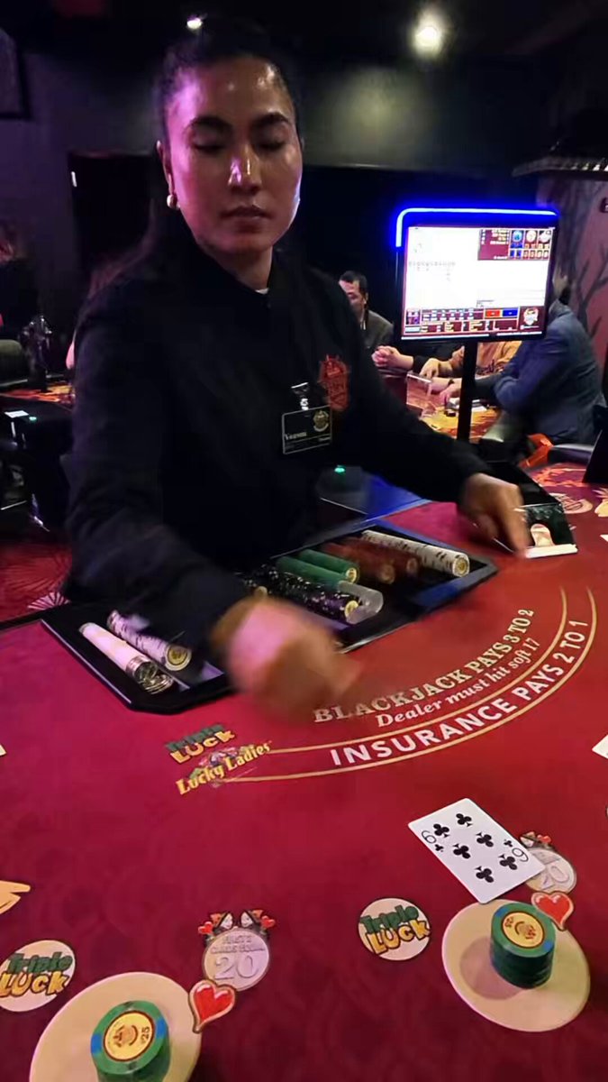 Splitting Tens As A Professional Card Counter! 😳