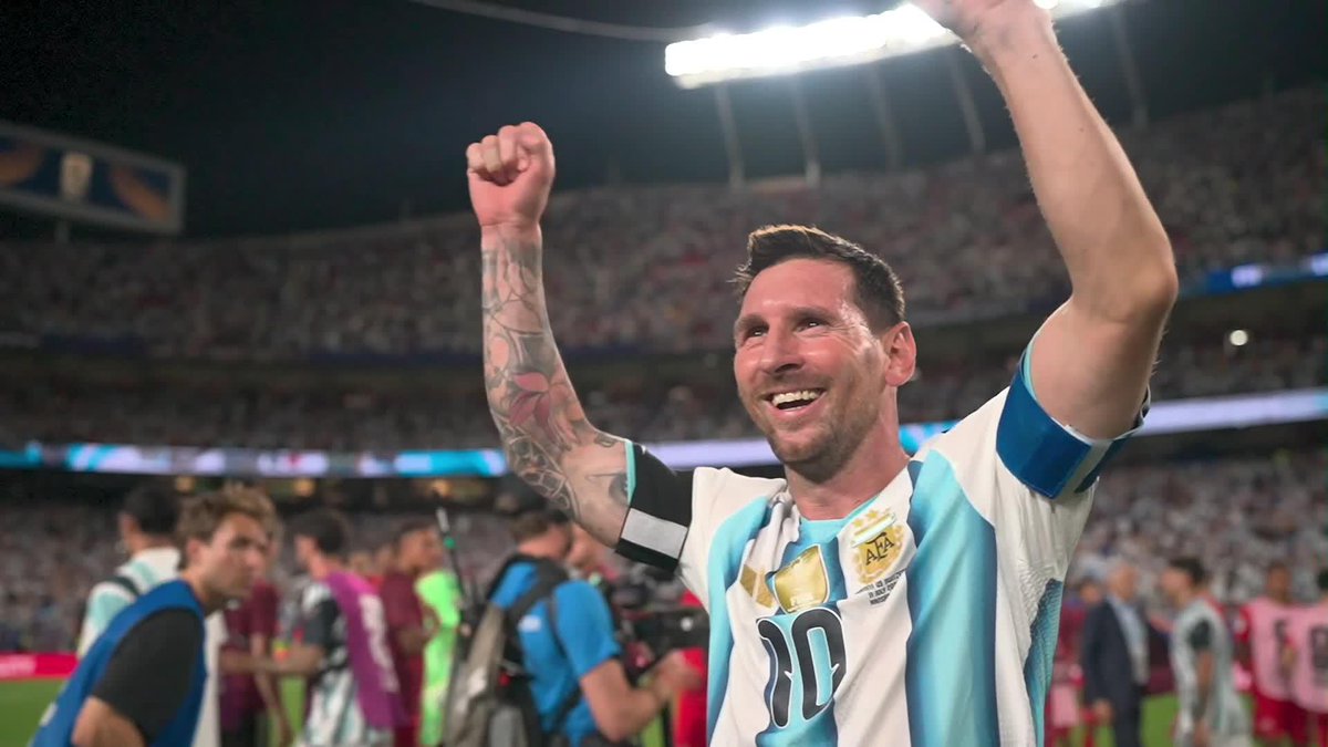伝説は、まだまだ続く── “ワールドカップ史上初”の 通算10アシストに到達👏 🇦🇷メッシが笑顔で歓喜を味わう 🏆 #FIFAワールドカップ 準々決勝 🆚 アルゼンチン×スイス 📺 #DAZN 見逃し配信中 #本気で楽しむならDAZN
