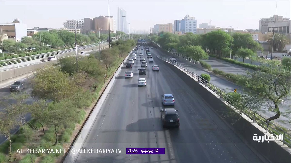 رصد انسيابية حركة المركبات على طريق الملك فهد في الرياض
