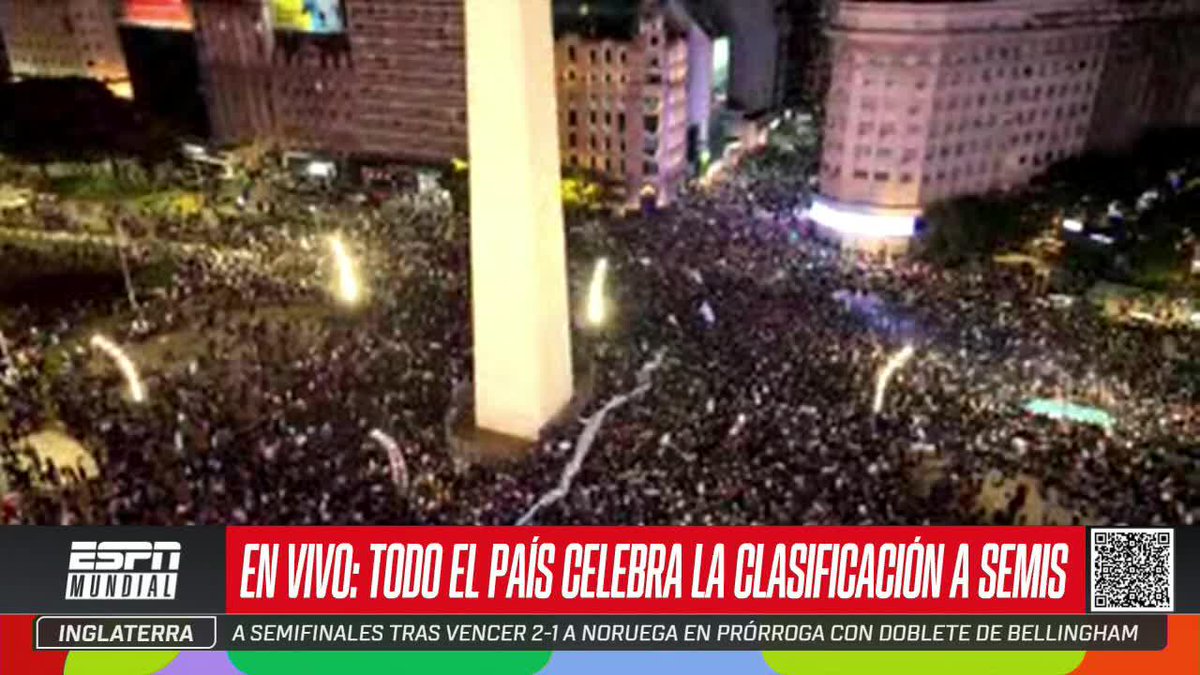 LA GENTE FESTEJA EN EL OBELISCO. ¡A LAS DOS DE LA MADRUGADA! 🤯🇦🇷