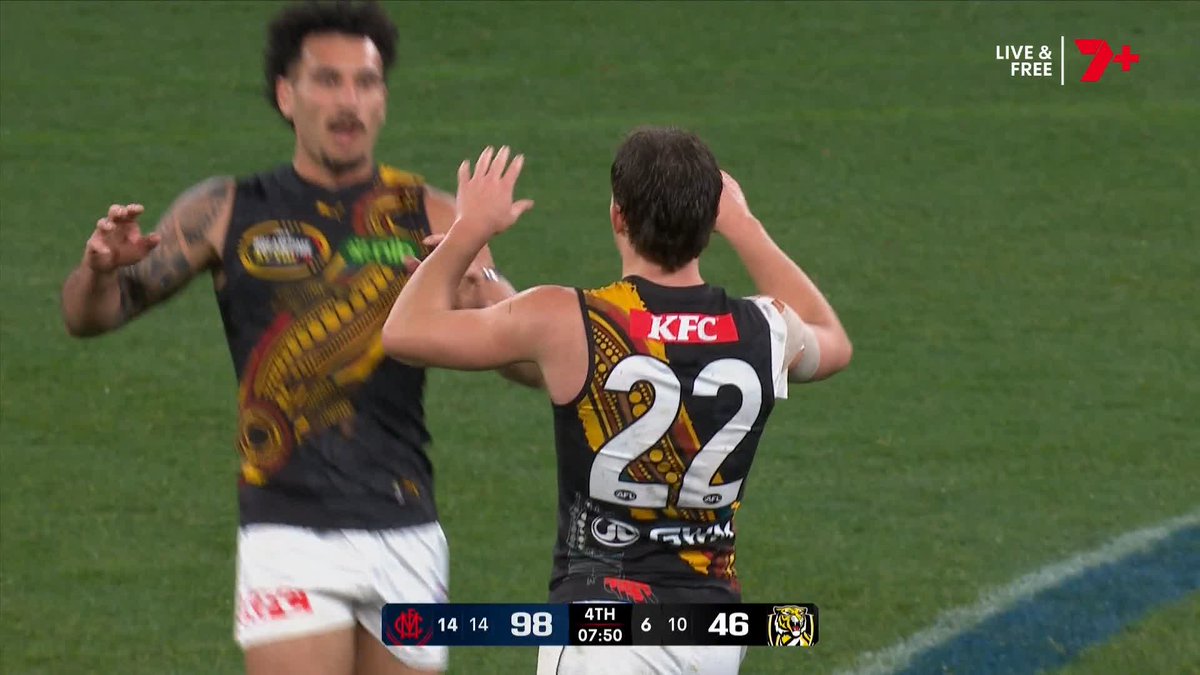 Sam Cumming from the centre square! #AFLDeesTigers