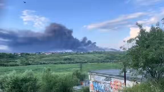 🔥🛢️Russia’s Syzran oil refinery in Samara region was attacked again. The Rosneft-owned plant processes around 8.5 million tons of oil per year.