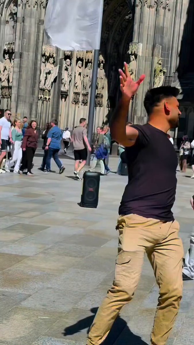 This person who is bothering others and dancing on the road is PAKISTANI AND MUSLIM. However some du-mb people in the U.S may assume he's Indian and end up blaming or hating India 🤡