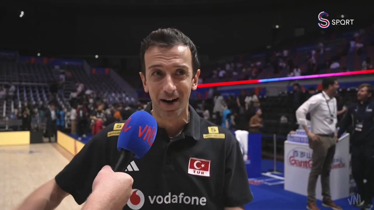 🇹🇭Tatland maçı sonrası 🇹🇷Daniele Santarelli: "Şu an boğazım çok ağrıyor. Üst üste 3 maç çıkaramıyorum çünkü sürekli bağırıyorum. Kenarda öylece durup rahatça maçı izleyen biri değilim; oyuncularımla birlikte yaşıyorum." #FileninSultanları