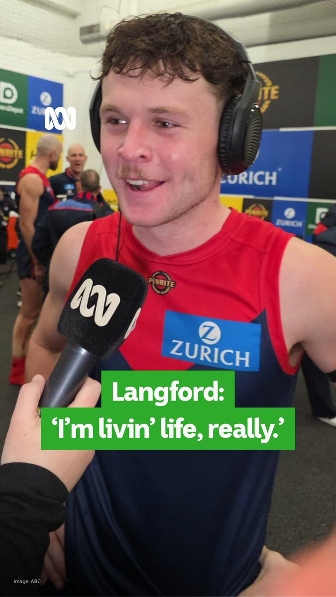 "I've definitely got my licence. I've had that for a while." 😂 Melbourne mid Harvey Langford says he's "livin' life" by being dropped off by his parents to games, and living rent-free at home. 🏡 Blog: Listen: #AFL #AFLDeesTigers