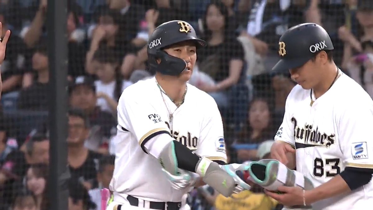 これは流石の一言 #西川龍馬 💫💫 スライダーはくるりと空振り😰 ストレートは見逃し😑 それでも追い込まれてから逃げるスライダーをレフト前に打ってしまう天才🤩 #Bs2026 #ベースボールLIVE で配信中[初月無料]