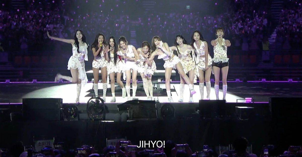 OT9 TWICE FAMILY MOMENT WITH ALL NINE RUNNING UP TOGETHER BECAUSE IT'S THE FINAL STOP 🥹