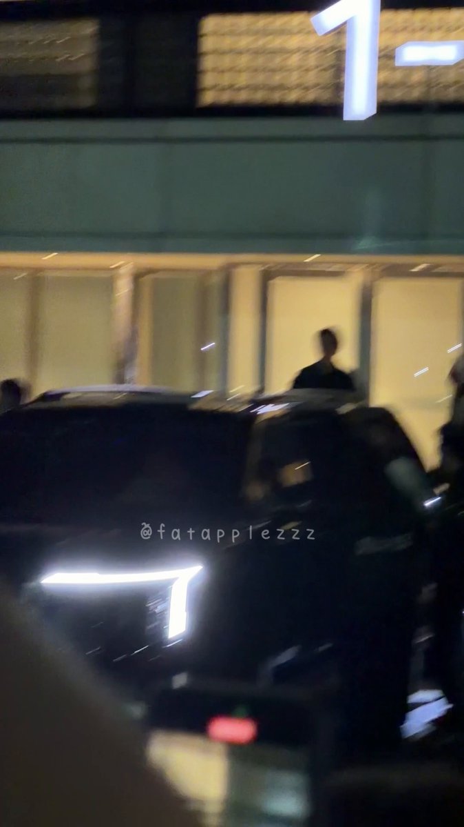 Love this high energy from #JEONGYEON as she stands up in the van and shouts to ONCEs 🤣 I think she yells “GOMAWO” (고마워 - thank you) LAST WALTZ FOR TIF #TWICE #트와이스 #THISISFOR #THISISFOR_FINALE_D3 #TWICE_THISISFOR_WORLD_TOUR #TWICE_FINALE_IN_SEOUL #TWICE_THISISFOR_WORLD_TOUR_IN_SEOUL
