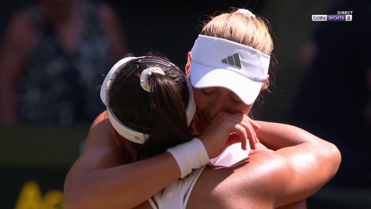 UNE FRANÇAISE TITRÉE À #WIMBLEDON CETTE ANNÉE !!! 🏆 En larmes, Kristina Mladenovic décroche le titre en double avec Guo Hanyu face à la paire Stefani/Dabrowski (6-3, 7-5). 👏🇫🇷🇨🇳 La Française de 33 ans remporte son 10e titre du Grand Chelem. ⭐️