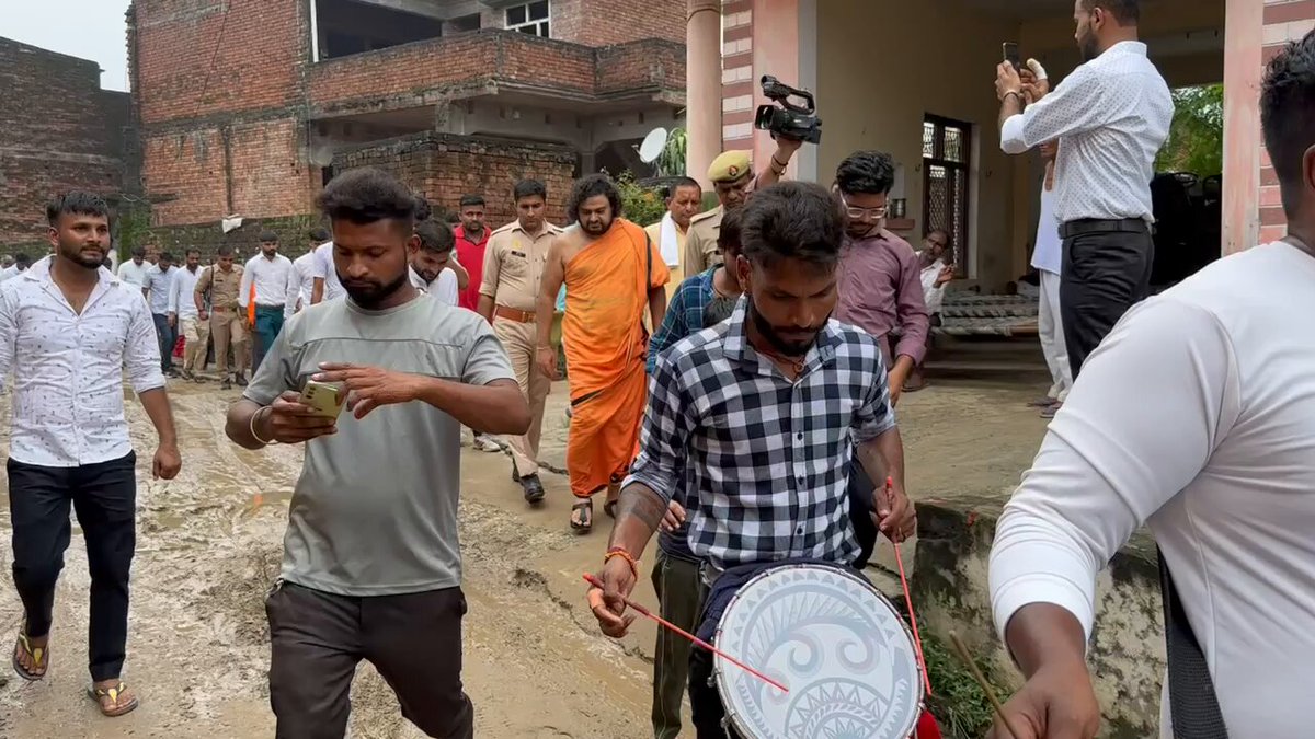 ये है सनातन धर्म के संगठित होने का गर्व। हिन्दू थे हैं और रहेंगे। #भिक्षा_यात्रा रुकना नहीं है।