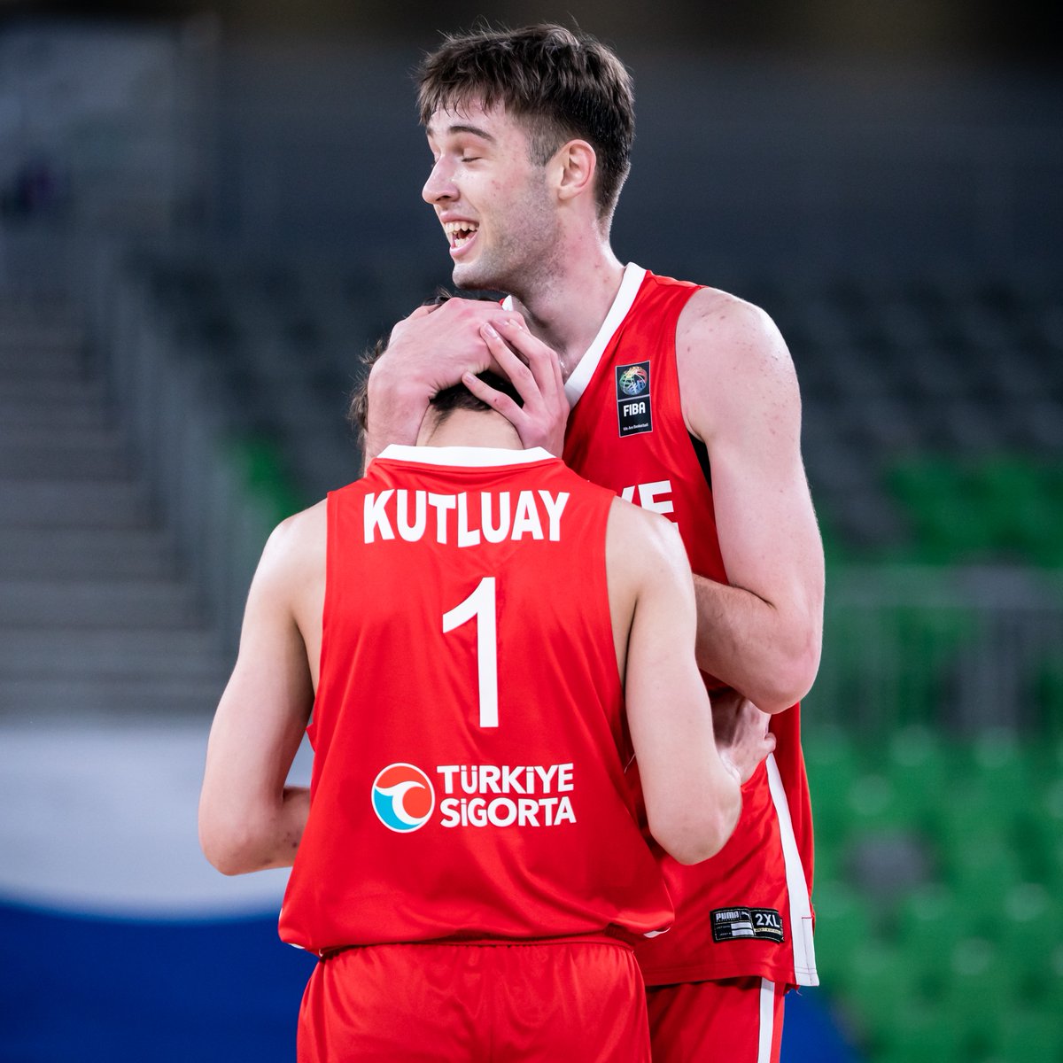 Omer Kutluay is just 17, playing against 20-year-olds. 😳 📊 18 PTS | 3 REB | 4 AST #U20EuroBasket | 🇹🇷 83-76 🇩🇪