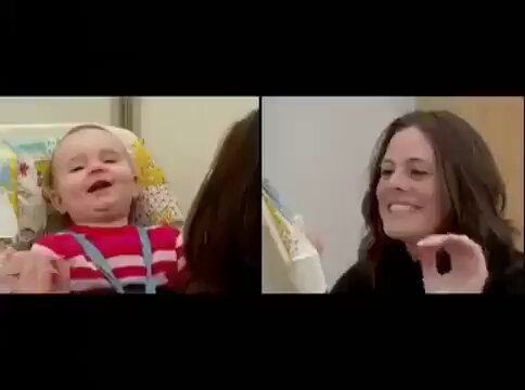 En 1975, el psicólogo del desarrollo Dr. Edward Tronick sentó a una madre y a su bebé cara a cara y filmó lo que sucedió cuando la madre dejó de responder repentinamente. Al principio, la madre juega normalmente, sonriendo, hablando y mirando a los ojos. El bebé imita todo lo que ella hace, riendo, señalando y balbuceando. Entonces, la madre se queda en blanco. Sin expresión, sin respuesta, sin nada. En cuestión de segundos, el bebé se da cuenta. Sonríe con más fuerza. Señala. Saluda con la mano. Chilla. Utiliza todas las herramientas que tiene para recuperar a su madre. Cuando nada funciona, se da la vuelta, pierde el control de su postura y se derrumba sobre sí misma con lo que Tronick describió como «una expresión facial retraída y desesperada». En el momento en que la madre vuelve a interactuar, el bebé se recupera casi al instante. Tres minutos de ausencia emocional de un progenitor provocaron eso en un bebé. Se convirtió en uno de los hallazgos más replicados en psicología del desarrollo. Esto fue en 1975, antes de que existieran los teléfonos inteligentes. Ahora mira a tu alrededor en cualquier parque, restaurante o sala de estar. ¿Cuántos bebés miran a un padre que está entretenido con una pantalla en lugar de mirarles a ellos?