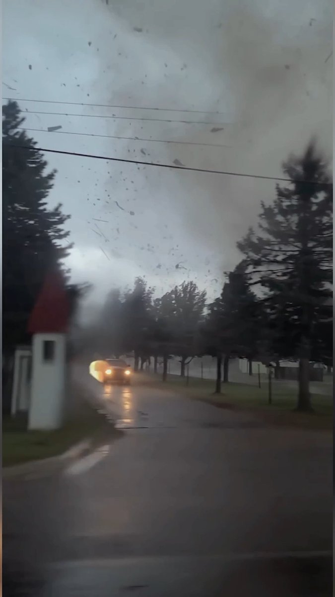 A Michigan tornado comes out of nowhere 🌪️ New #IntheEyeoftheStorm Tonight at 10P.