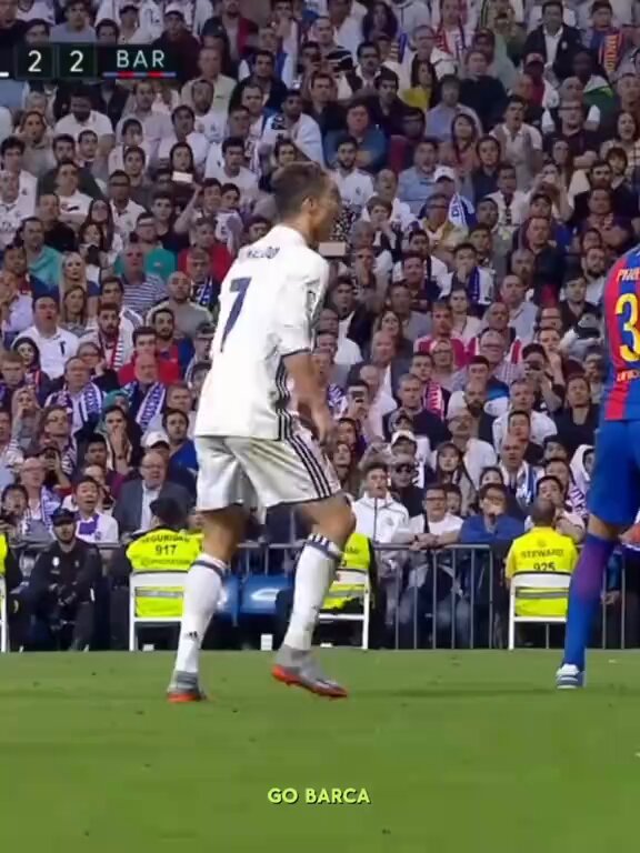 Lionel Messi a vraiment marqué son 500e but pour Barcelone, un but victorieux à la 92e minute, et a fait taire tout le Bernabéu avec cette célébration iconique. 🥶🥶