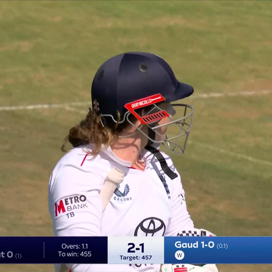 Tammy walks off the field for the final time 🥹 Congratulations on an amazing career Tam 👏