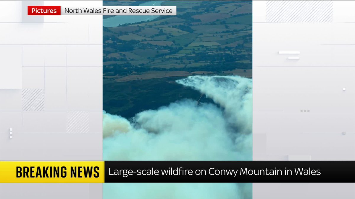 BREAKING: A major incident has been declared by emergency services dealing with a large wildfire in North Wales. Latest: 📺 Sky 501, Virgin 602, Freeview 233 and YouTube