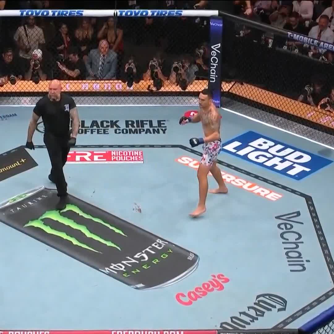 This was the moment McGreggor broke his knee and Drake lost his $1 million bet. I'm convinced that mf cursed him just like he cursed Cristiano Ronaldo at the World Cup!