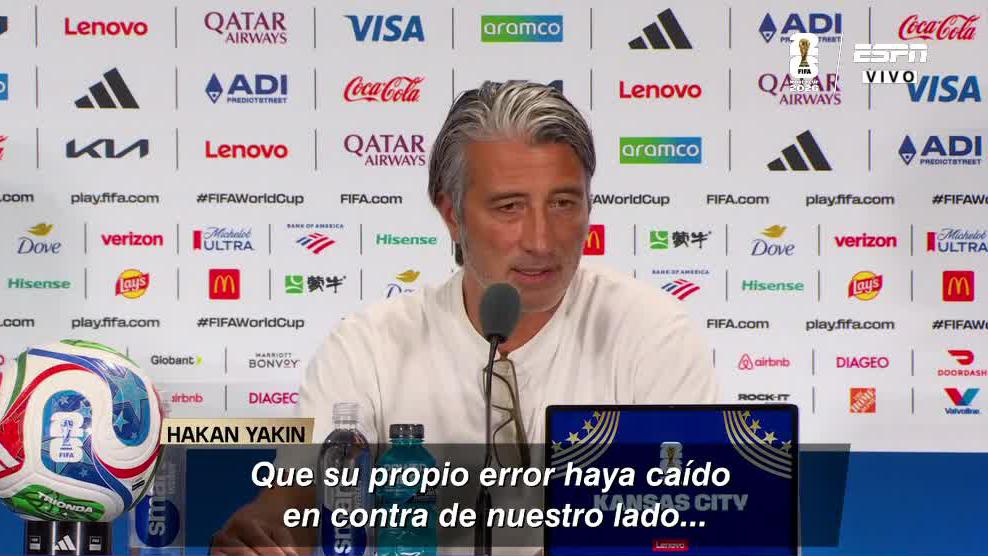 "No había motivos para sacar tarjeta amarilla al jugador argentino" Murat Yakin, DT de Suiza, apuntó contra el árbitro por la amonestación a Paredes que causó la revisión del VAR y la expulsión de Embolo: "Su propio error cayó contra nuestro lado".