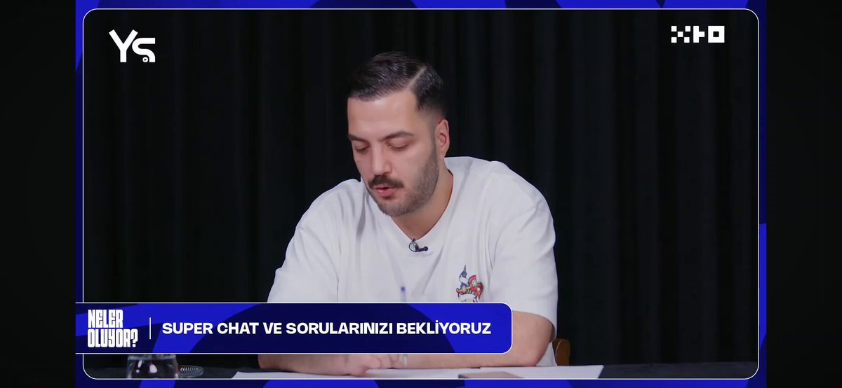 Franculino ve Ponomarenko transferi 🤔 Yağız Sabuncuoğlu: Franculino öncelik Panomarenko Onunla ilgili bu arada çok yazılıyor, çiziliyor; "şu kadar teklif yapıldı, bu kadar reddedildi" bilmem ne. Resmî olarak, yazılı anlamda bir teklifi yok Galatasaray'ın. Bunu söyleyeyim sana. Evet. Peki. 30 milyon euro istiyorlar Ponomarenko için. Oyuncu Galatasaray'a gelmek istiyor ve bunu da iletti kulübüne. Ponomarenko. Aynı zamanda bu genç santrfor listesinde Franculino yer alıyor, Midtjylland forması giyen. Konuşmacı: Beşiktaşlar da bekliyor aslında bu transfer. Yağız Sabuncuoğlu: Trabzon Aralı aldı, Beşiktaşlılar için şey, Franculino. Ama ön eleme maçı ne zaman Beşiktaş'ın? 22. Temmuz. Evet. Yok, bitmez o araya kadar. Zor. Oraya kadar bitmez. Gerçi Ya öncelik Ponomarenko değil de o olsa, Ponomarenko olmazsa o olacak. Yani o olmayacak, olacak demeyeyim de ona teklif yapılır. Ponomarenko sıcak bayağı. Galatasaray'a.