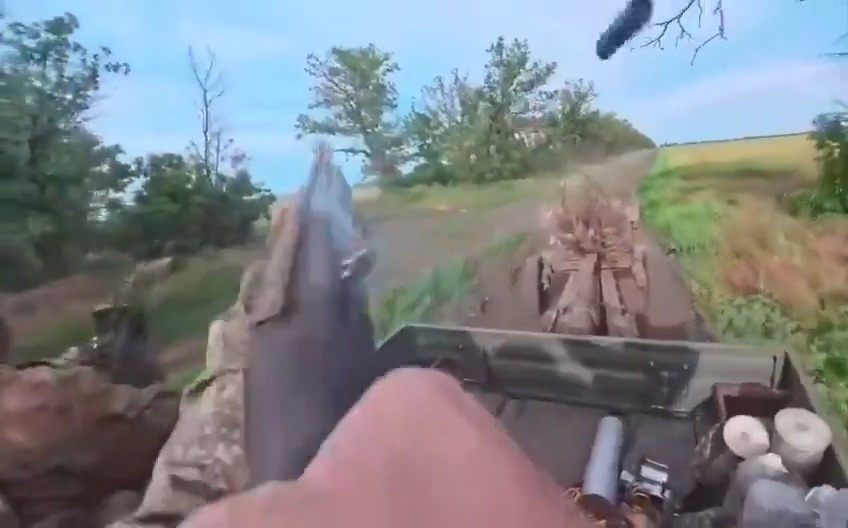 Reportedly footage of Russian soldiers shooting down an incoming Ukrainian FPV drone 💥 Avoid drone warfare accordingly... #russia #ukraine #war #drone #shotgun #12ga #skeet #trap