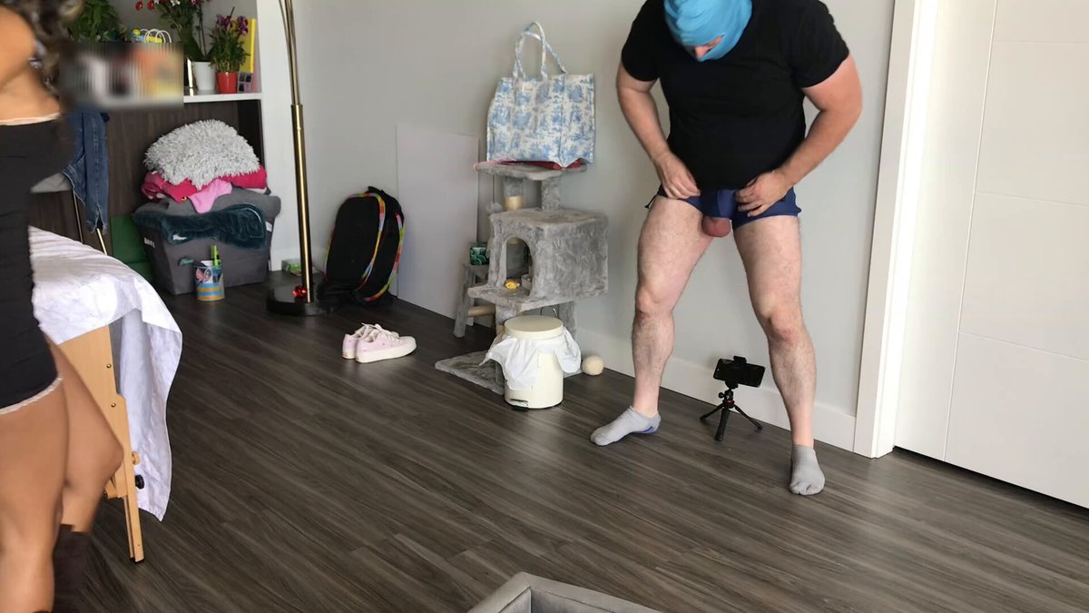 One more cowboy boots video for the weekend. Something about the rocking back on the heel really gets me 🤪. #ballbusting #cowboyboots #Aaliyah #hardkicks #boots
