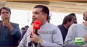 “اسلام آباد اور پنجاب کے لوگوں کو پتا ہی نہیں تھا کہ بلوچستان میں تیس، پینتیس شہداء کی لاشیں پڑی ہوئی ہیں۔ وہاں اگر کسی کرنل کا کتا بھی مر جائے تو باقاعدہ ٹکرز چلتے ہیں، لیکن بلوچستان کے ساتھ ہونے والے ظلم پر خاموشی اختیار کی جاتی ہے۔“ - Dawood Shah Kakar #بلوچستان_کو_جینے_دو #FreeImranKhan