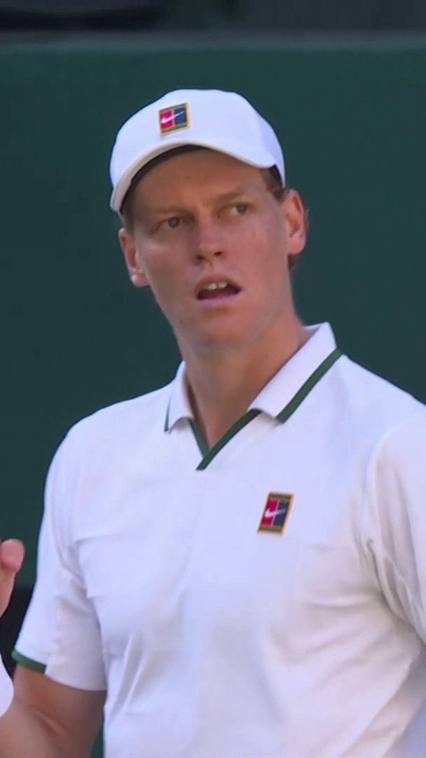 🎾⚡️ يانيك سينر يعود بقوة ويحسم المجموعة الثانية أمام ألكسندر زفيريف! 📊 النتيجة تصبح مجموعة لمجموعة في نهائي فردي الرجال ببطولة ويمبلدون، والنهائي يشتعل من جديد 🔥👀 #ويمبلدون