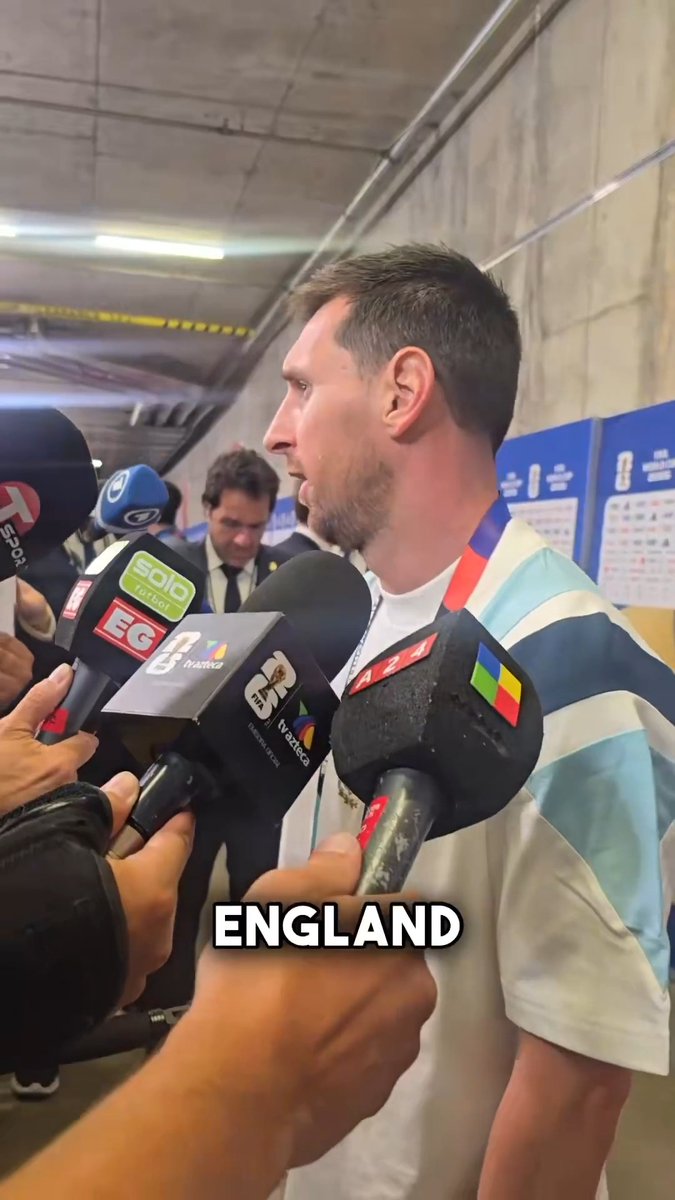 What is it like, in the media mixed zone, when Leo Messi walks in? Here’s how it was last night, after the game, as he spoke about the squad, and their Semis clash against England.