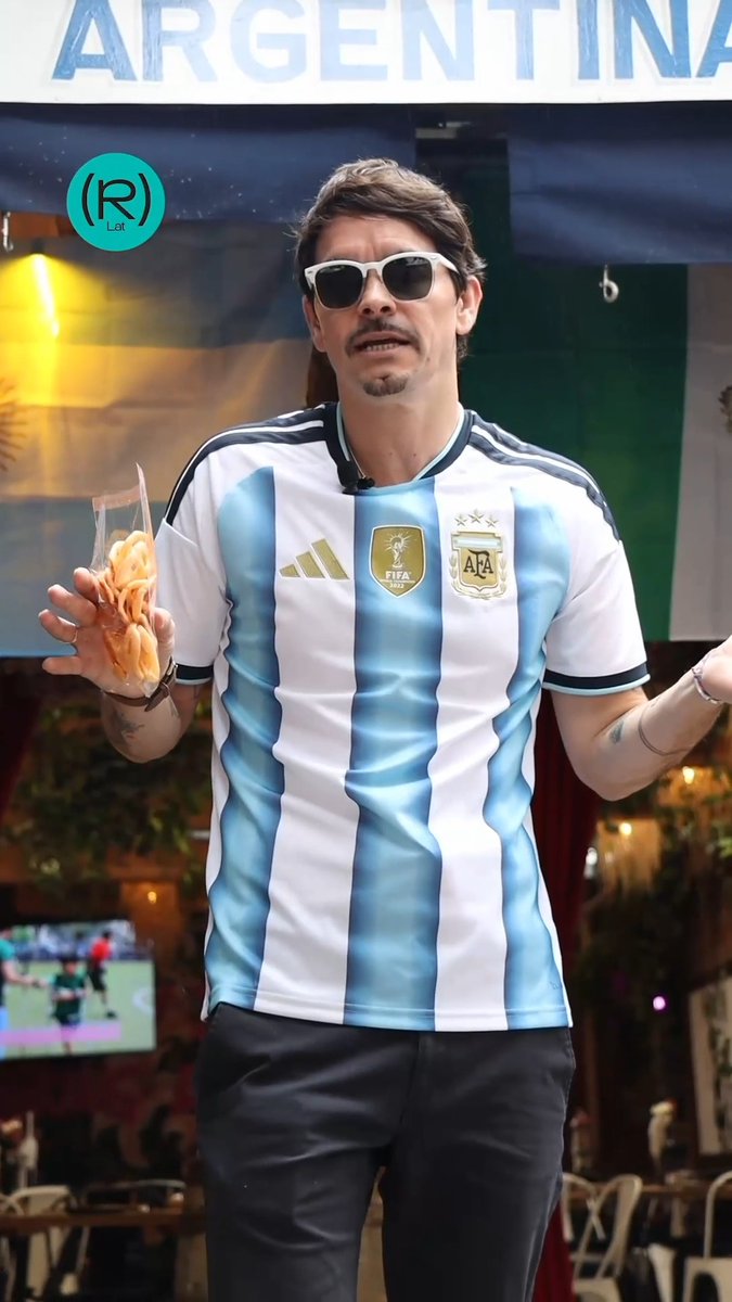 🇦🇷🤝🇲🇽 ¿ARGENTINA Y MÉXICO SE ODIAN… O NOS ESTÁN ENGAÑANDO? 😡 ¿De verdad argentinos y mexicanos estamos más enfrentados… o alguien está haciendo negocio con esa pelea? 🙅♂️ Las redes amplifican la confrontación, pero la historia cuenta otra cosa: exilio, solidaridad y una relación que va mucho más allá de los algoritmos y las polémicas virales. 🎙️ Marco Teruggi #Argentina #México