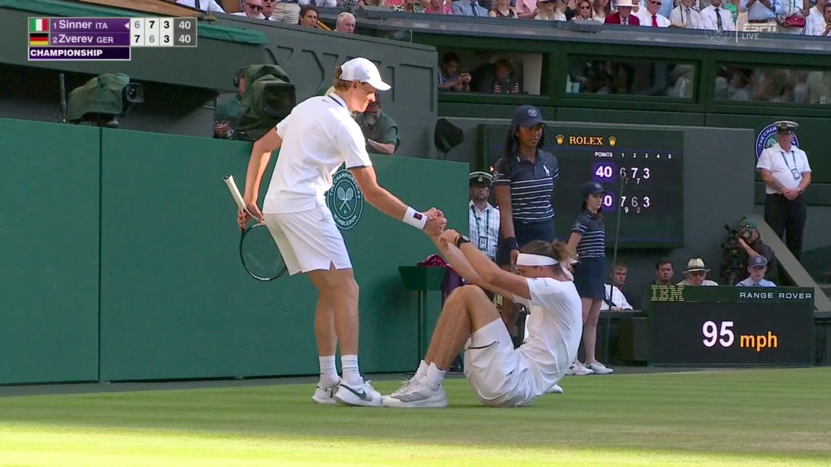 Sinner went over to help Zverev up after he slipped during a break point. Awesome sportsmanship 👏