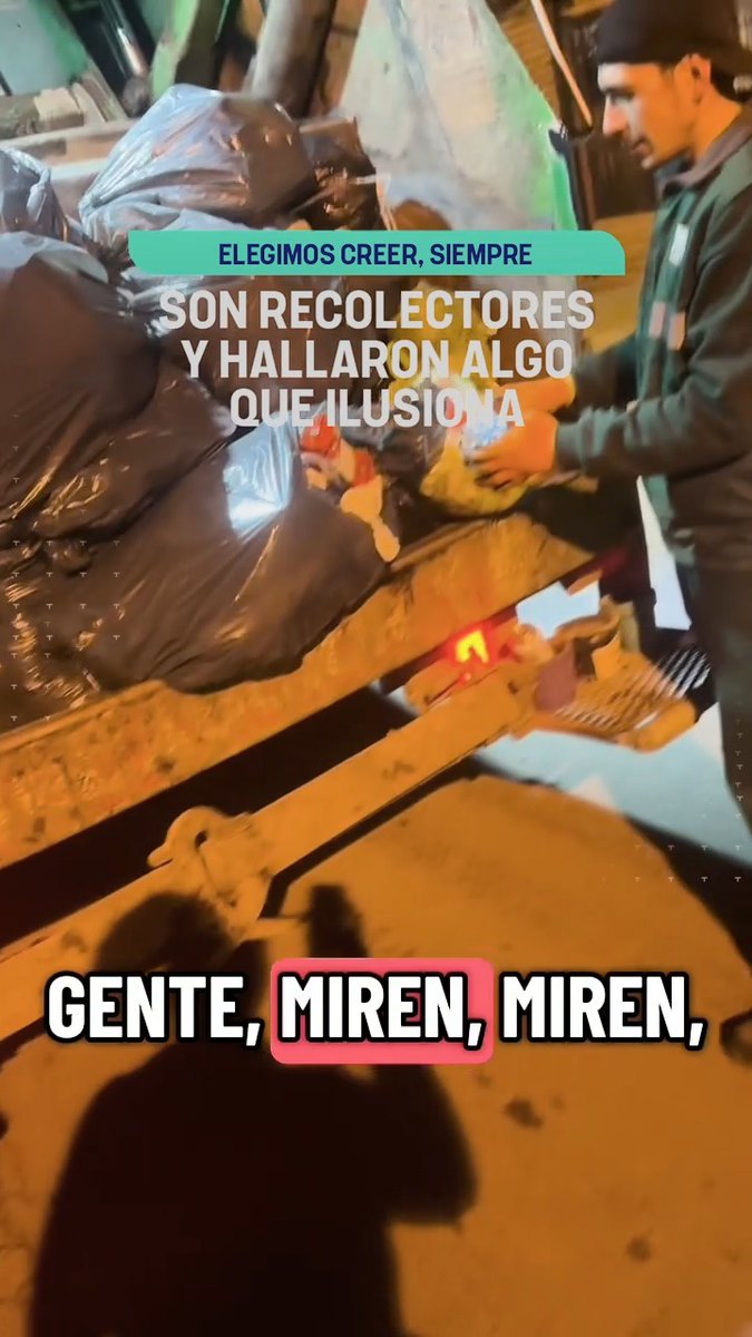 SE ENCONTRARON DOS CARTAS QUE ILUSIONAN A TODOS 😍 🇦🇷 Atención al hallazgo de estos recolectores: una carta con el número 4 y el 1 DE COPAS 🃏 Elijo creer y anulo mufa, siempre. 🎥 @tanobenicelli en TikTok #TNTSportsMundial