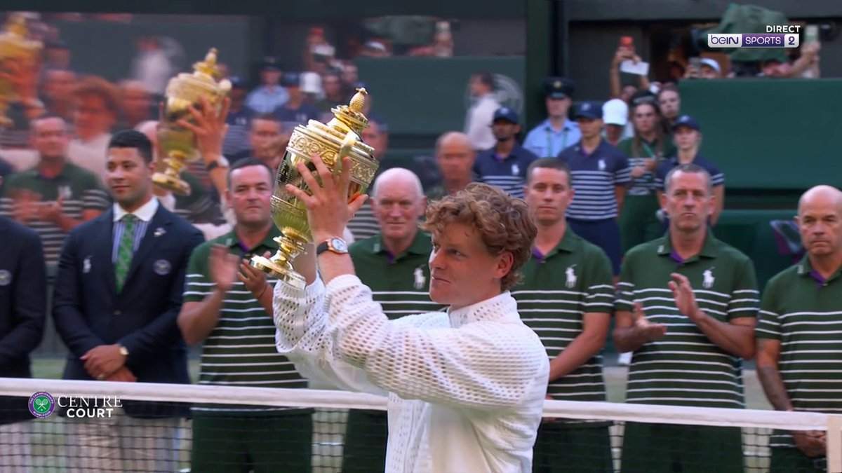 🏆🎾 #Wimbledon - FINALE 🔥 Jannik Sinner soulève le trophée pour la seconde fois ici, à Wimbledon !