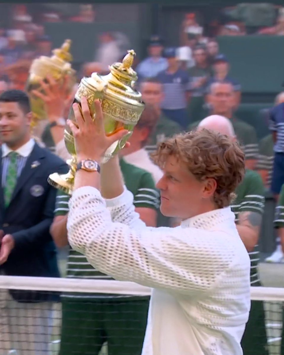Jannik Sinner lifts the gentlemen's singles trophy at Wimbledon once again 🔥